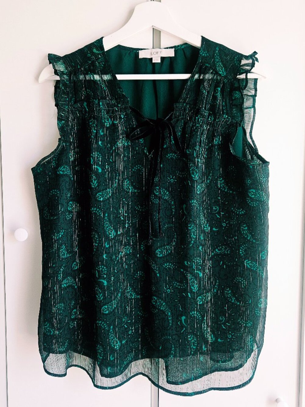 LOFT Emerald Green Metallic Paisley Ruffle Sleeveless Blouse Top  Size M